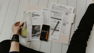 Παραστατικά, στυλό και αριθμομηχανή – ποια παραστατικά στέλνω στον λογιστή